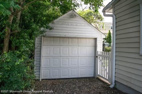 625 Front St, Tinton Falls, NJ 07701-5515