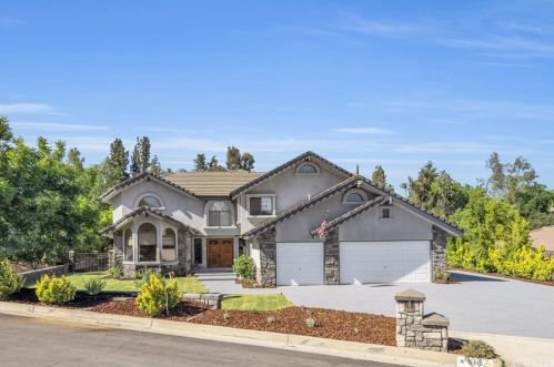 518 Fairway Dr, Redlands, CA 92373-7367
