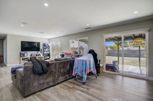 1518 Cochran St, Simi Valley CA 93065-2047 exterior