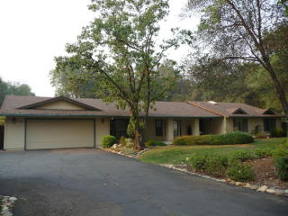 2526 Phil Ct, Redding, CA 96002-3764