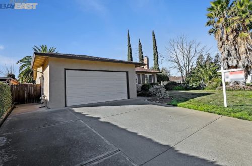 513 Cinnabar Dr, Livermore, CA 94550-5121