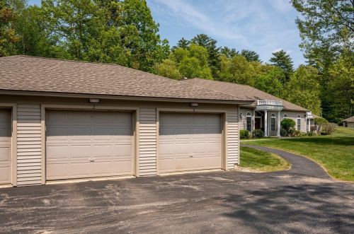2 Lantern Ln, Kingston, NH 03848-3246