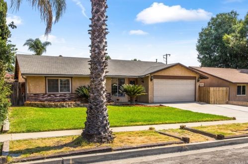 22401 De Soto St, Colton, CA 92313-5422
