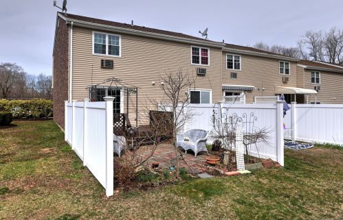 108 Turnpike Rd, Wallingford CT  06492-2946 exterior