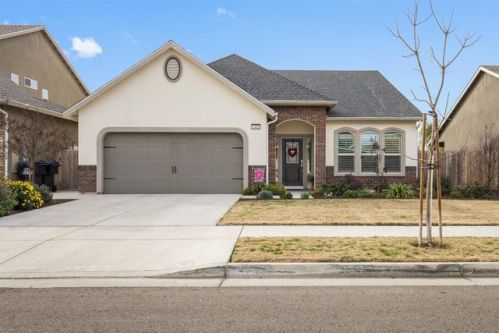 2401 Duke St, Visalia, CA 93291-3928