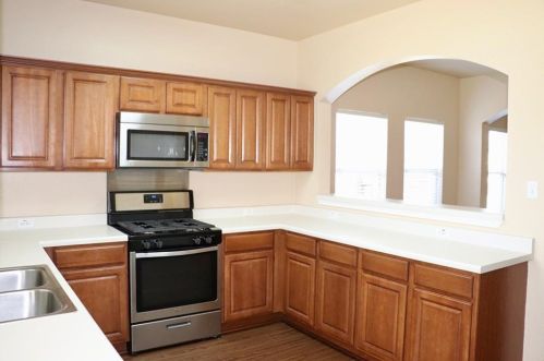 233 Poplarwood Dr, Uhland TX  78640-5752 exterior