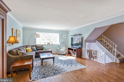 8 Catbird Ct, Trenton NJ 08648-2045 exterior