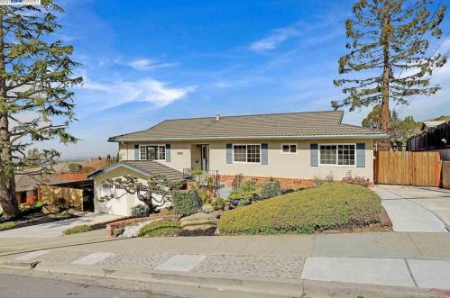 3502 Hackamore Dr, Hayward, CA 94541-5718