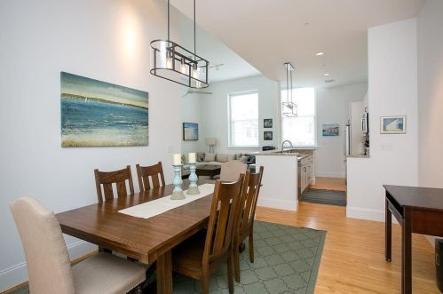 32 Carey St, Middletown, RI 02840-4018