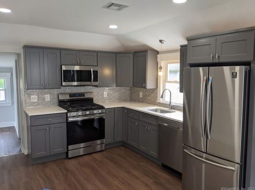 36 Catlin Pl, Huntington CT  06484-4404 exterior