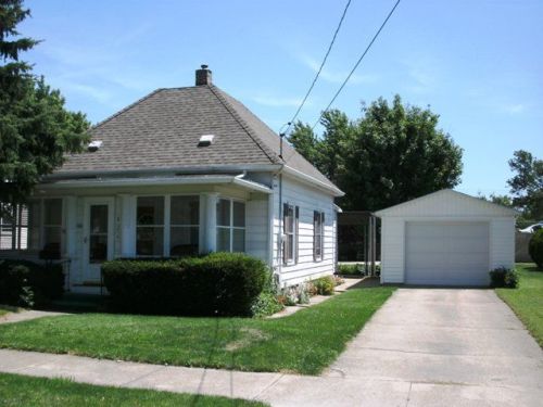 824 Tremont St, Kewanee, IL 61443-1367