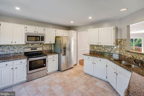 13103 Ashnut Ln, Herndon, VA 20171-4304