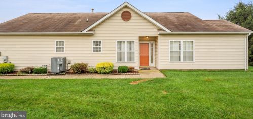 16 Crystal Dr, Beverly, NJ 08010-3124