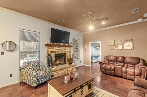 208 Lakeview Cir, Eustace, TX 75124-9706