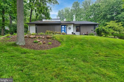 5 Azalea Ln, Media, PA 19063-2240
