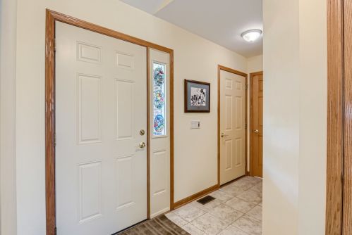 920 Serene Trl, Bull Valley, IL 60098-8905