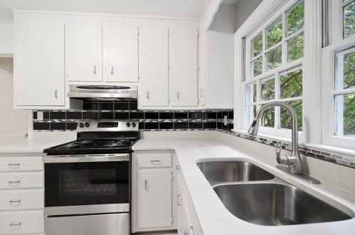1678 Bridgeport Dr, Atlanta GA  30318-3332 exterior