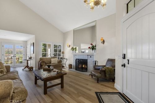 814 Links Vw Dr, Simi Valley CA 93065-6654 exterior