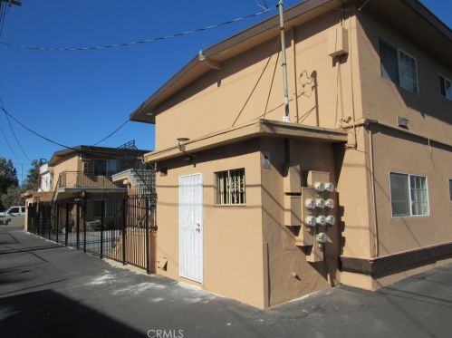 320 Guinida Ln, Anaheim CA  92805-6120 exterior