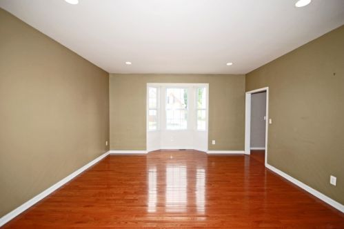 12 Goldstar Dr, Princeton NJ  08540-8572 exterior