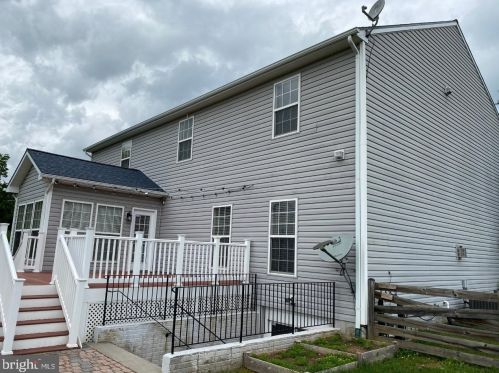 34 Winchester Ct, Harpers Ferry WV  25425-3626 exterior