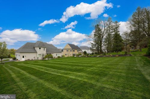 384 Spring Haven Dr, Lancaster, PA 17601-5193
