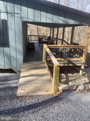15 Meadow View Dr, Lost City WV 26810-8523 exterior