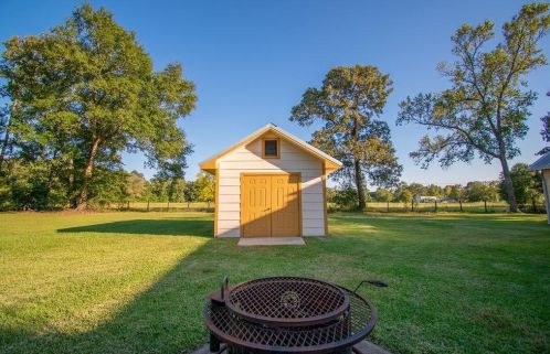 15302 Ben Wiggins Rd, Conroe TX  77303-4805 exterior