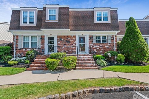 45 Heritage Ln, Perth Amboy, NJ 08863-1464