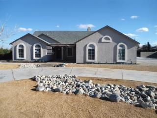 17819 Sultana St, Hesperia, CA 92345-6566