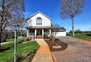 101 Shady Oak Ln, Forest, VA 24551-1111