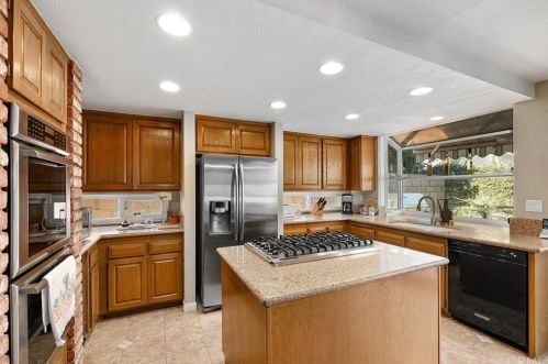 3 Descanso, Irvine CA  92620-1843 exterior