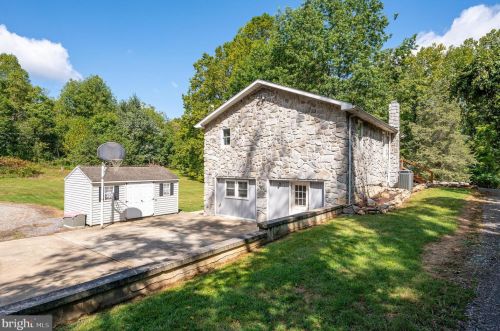 365 Big Oak Dr, Shepherdstown WV 25443-4598 exterior