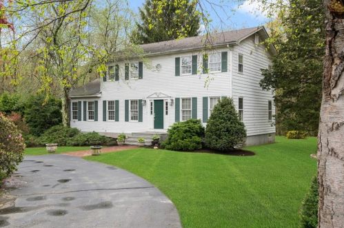 57 Venice Ave, Providence, RI 02919-6227