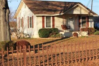 16 Cole Rd, Greenville, SC 29611-5512