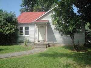 223 2nd Ave, Baxter, TN 38544-5129