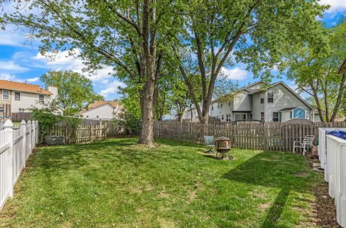 1098 Bradbury Cir, Carol Stream IL  60188-3904 exterior