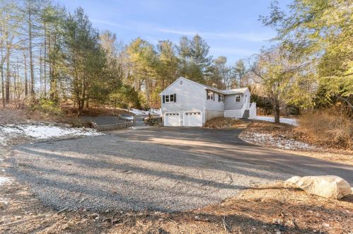 33 Mammoth Rd, Londonderry NH  03053-4030 exterior