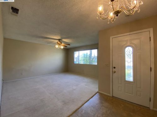 1536 Windgate Dr, Manteca, CA 95336-6429