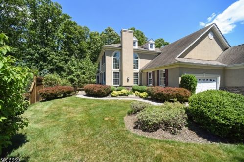 16 Wyckoff Way, Chester, NJ 07930-2477