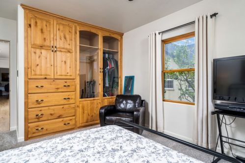 3980 Ramona Dr, Riverside CA  92506-1156 exterior