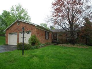7820 Kimbee Dr, Cincinnati, OH 45244-2822
