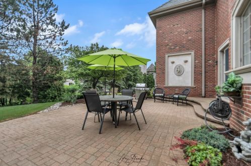 305 Ambriance Dr, Willowbrook IL  60527-0803 exterior