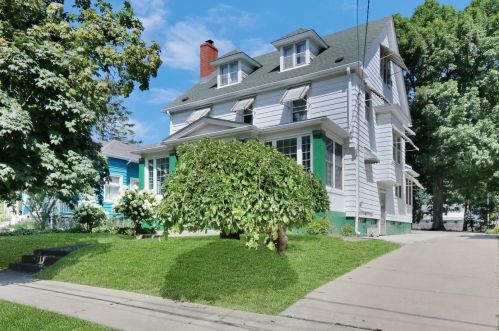 318 Ridgeland Ave, Waukegan, IL 60085-2036
