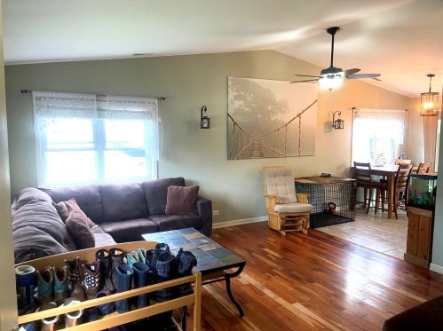 210 Homewood Dr, Lemont, IL 60440-2526