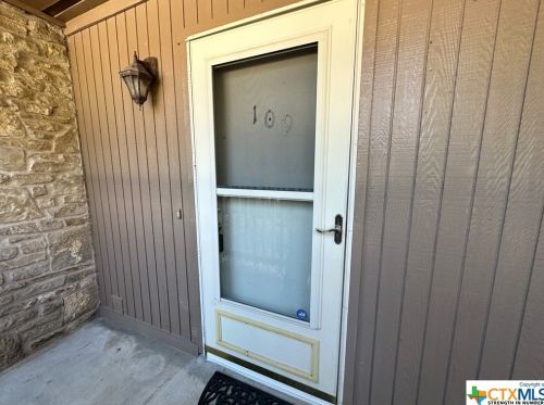 2 Cliffhouse Dr, Morgans Point, TX 76513-6377
