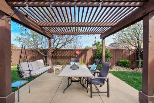 2066 Newcastle Dr, Vacaville, CA 95687-8229