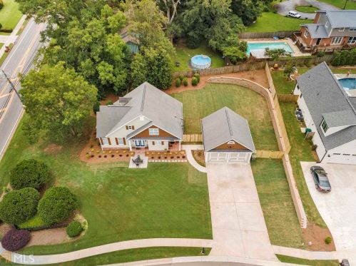 101 Grove Park Dr, Carrollton, GA 30117-2325