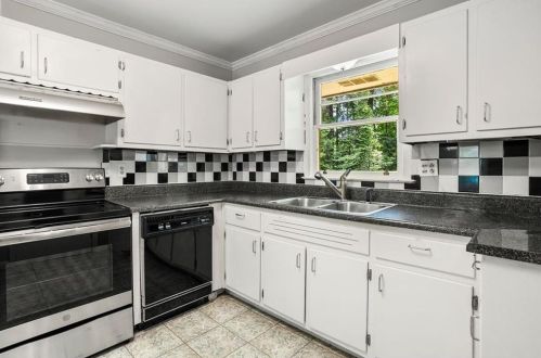 1385 Holly Ln, Atlanta GA  30329-3513 exterior