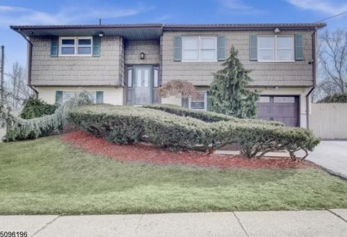40 Ennis Dr, Hazlet, NJ 07730-1108